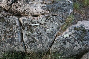 Wedge holes in an semi-extracted block in the granite quarry of Pitaranha (photograph by D. Taelman)