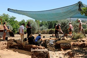 2009 excavations at the thermae (photograph by G. Verhoeven)