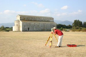 Measuring the microtopography of a site with total station